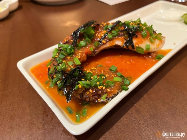 Осьминог с соусом понзу | Источник: Дмитрий Грозный / «Фонтанка.ру»