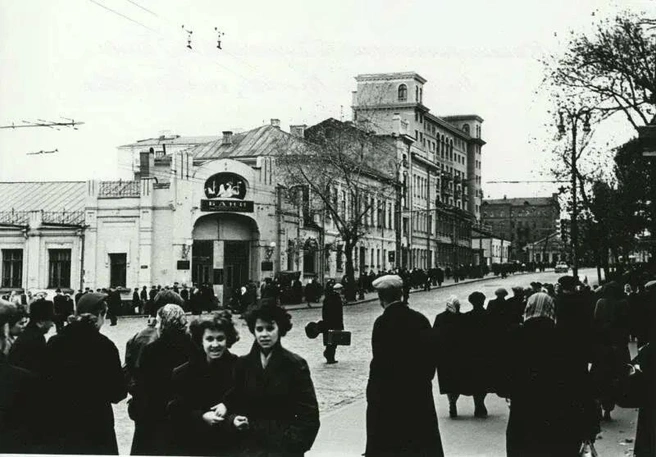 Краснопресненские бани были открыты в XIX веке и за более ста лет существования не раз меняли свой облик | Источник: Банный ревизор / Яндекс Карты