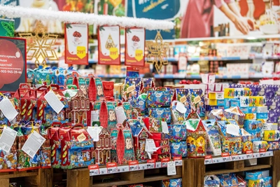 Как выбрать сладкий подарок на Новый год: советы Роспотребнадзора