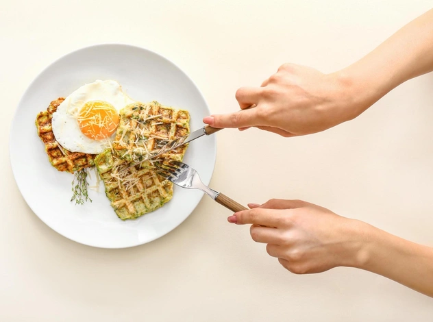 Готовим сырные вафли: рецепт, без которого не обойдется быстрый и сытный завтрак