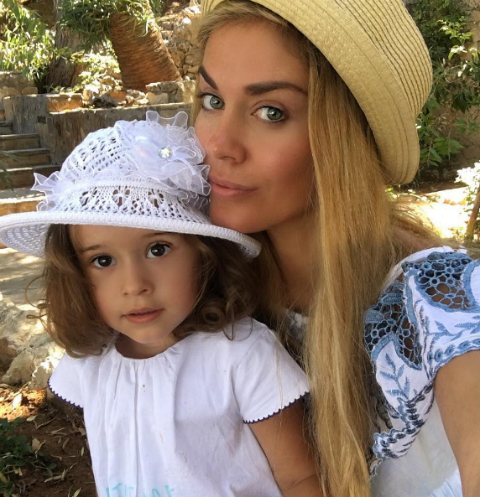 Таня Терешина с дочерью Арис на Кипре