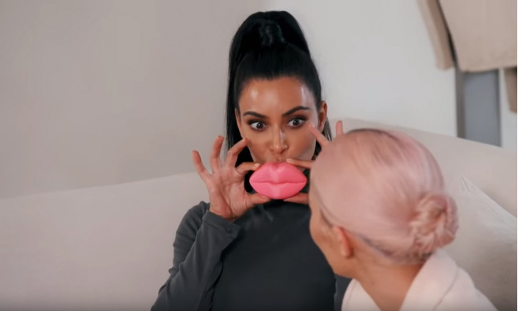 Ким Кардашьян выпустит новый парфюм в честь губ своей сестры Кайли