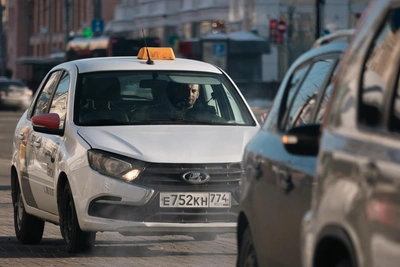 Chita Taxi Driver Helps Detain Fraud Courier