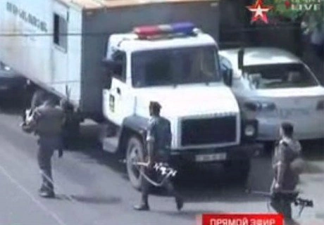 Появилось видео из захваченного в Ереване участка полиции | ya62.ru