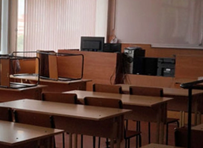 Учебный год в ряде российских школ могут продлить | ya62.ru