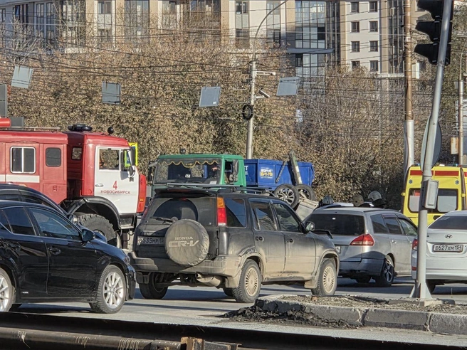 Авария произошла в Октябрьском районе | Источник: читательница НГС