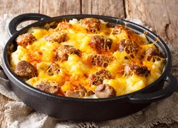 Домашняя запеканка с сосисками и картофелем: лучший семейный ужин от Мэри Берри — на него уйдет всего полчаса