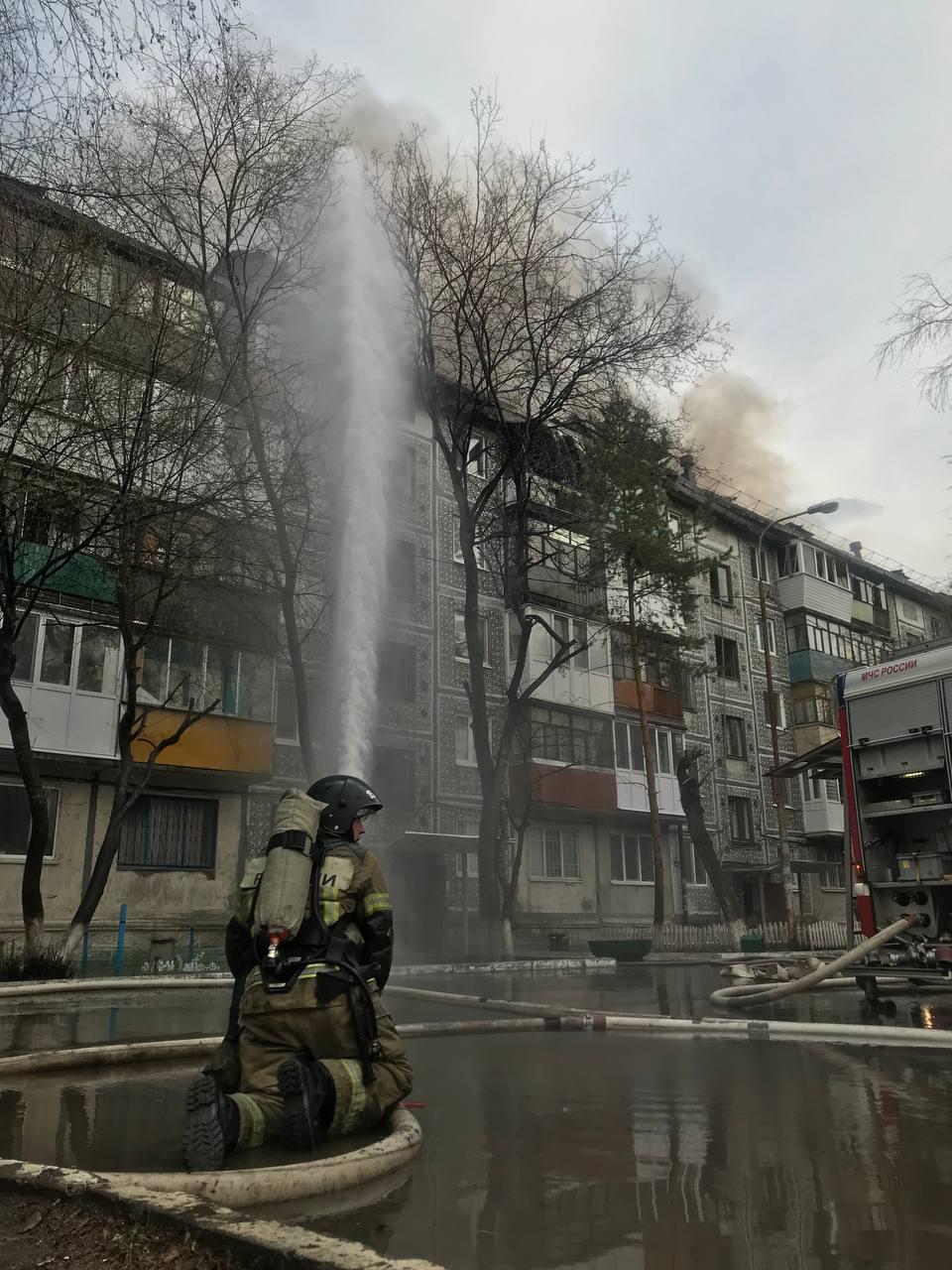 В Тюмени загорелся жилой дом: что горело на улице Воровского в Тюмени - 26  апреля 2023 - 72.ру