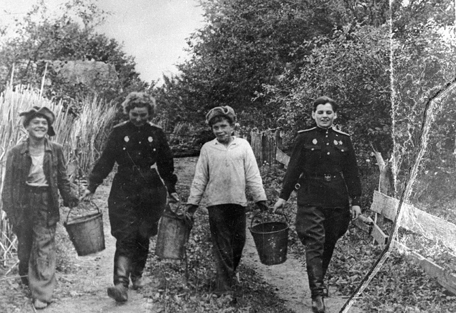 В годы войны дети становились помощниками в тылу наравне со взрослыми | Источник: russiainphoto.ru (фото для иллюстрации)