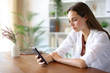 Почему люди переписываются друг с другом через ИИ?