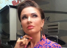 Эвелина Бледанс готовится к пластическим операциям