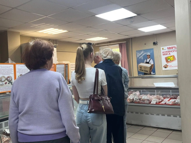 В магазине всегда собираются очереди | Источник: Софья Соснова / E1.RU