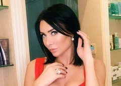 Элина Камирен оставит ребенка ради работы в Сочи