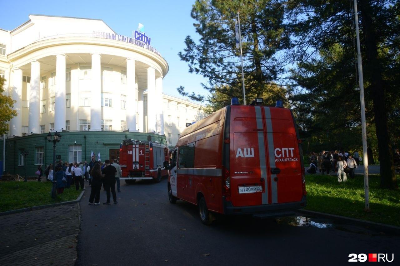 В САФУ рассказали, изменят ли правила безопасности в вузе после пожара в главном корпусе
