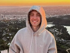 Егор Крид станет дядей, Гарифуллина и Воробьев милуются в боулинге, а Катя Жужа сводит тату: соцсети звезд