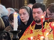 Заплаканные глаза, усталый вид: вдова Зураба Церетели, которая младше его на 45 лет, стоит у гроба