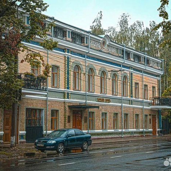 Так выглядит здание мини-отеля | Источник: Авито / avito.ru