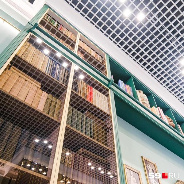 Все книги из библиотеки Союза театральных деятелей. В их числе есть и дореволюционное издание писем Ивана Тургенева к Марии Савиной | Источник: Тимофей Калмаков / 59.RU