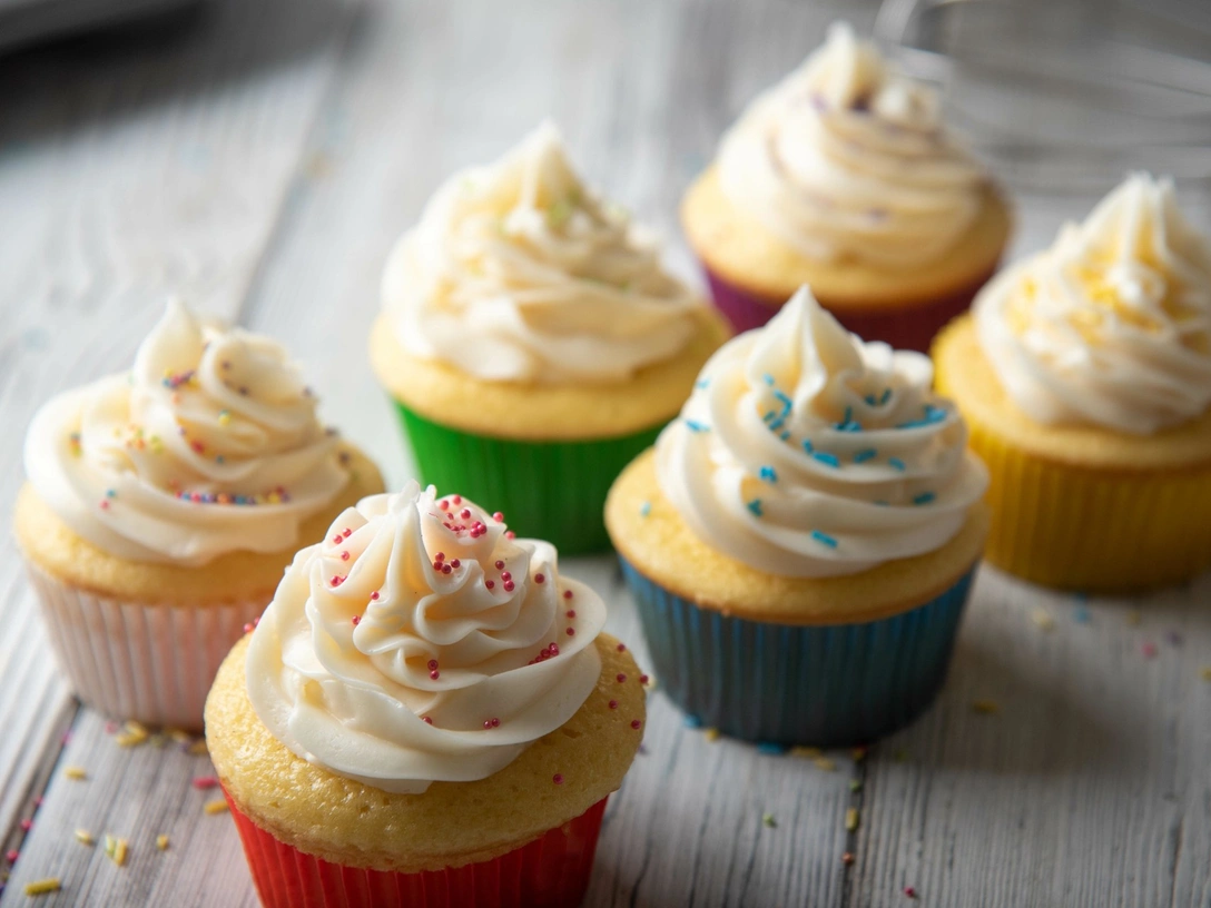 Домашний масляный крем: простой рецепт для нежных десертов и выпечки | marieclaire.ru