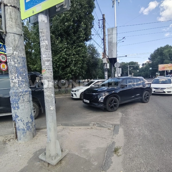 Водители ждут, когда заправка откроется | Источник: Андрей Пашинский / Voronezh1.ru