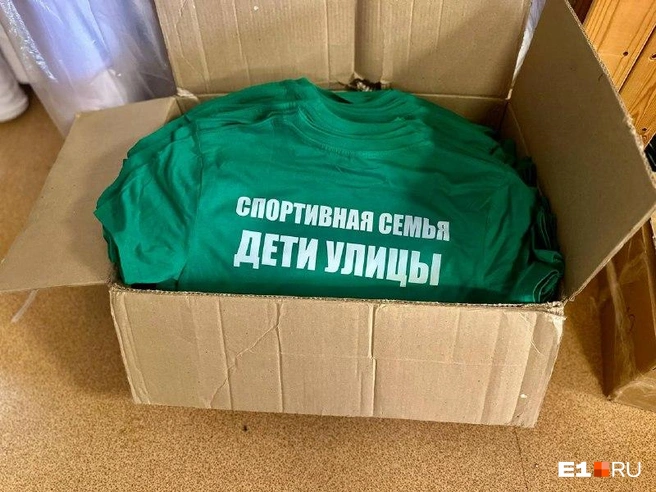 У подростков из клуба даже есть свой логотип и своя футбольная команда | Источник: Сергей Шунеев
