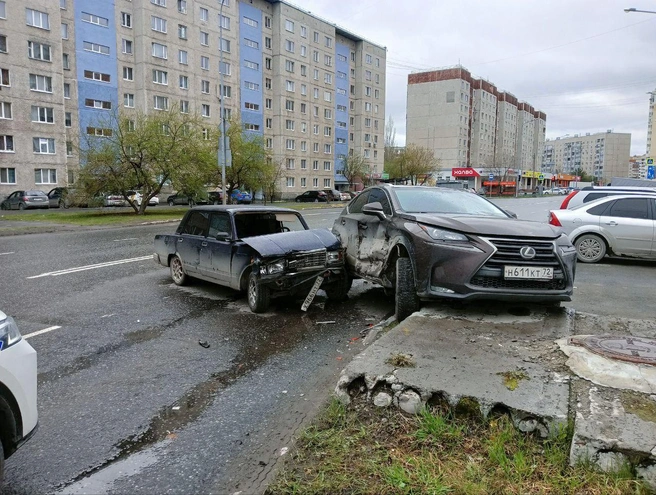 По фото отчетливо понятно, что причиной аварии стало нарушение ПДД | Источник: Госавтоинспекция Тюменской области