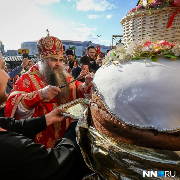 Гигантский кулич весил 250 килограммов | Источник: Наталья Бурухина / NN.RU