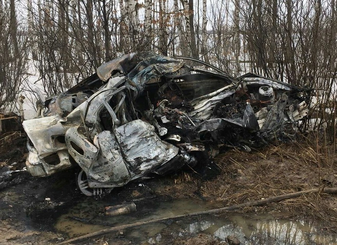 После столкновения с фурой на трассе М5 под Рязанью сгорел водитель Volvo | ya62.ru