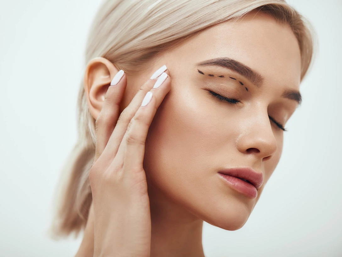 Опасная зона: как правильно ухаживать за кожей век | marieclaire.ru