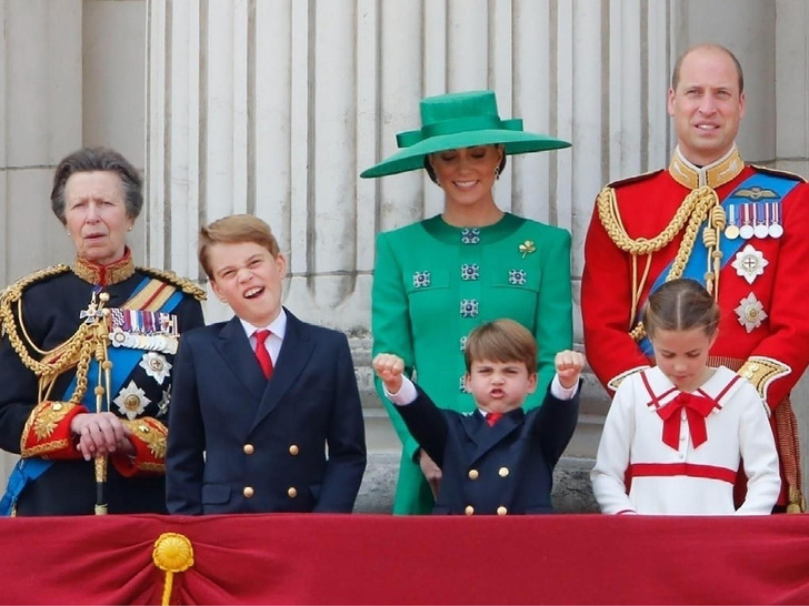Король мемов: самые забавные фото принца Луи на дне рождения дедушки, которые рассмешат до слез