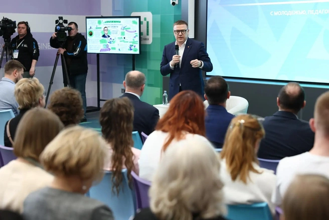Интерес к цифровым технологиям, по мнению главы региона, важно поддерживать с детства | Источник: пресс-служба правительства Челябинской области 