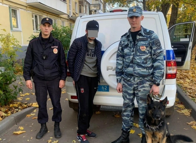 На улице Затинной задержали с поличным 19-летнего иностранца-закладчика | ya62.ru