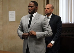 Дочь музыканта R. Kelly заявила о сексуальных домогательствах со стороны отца в детстве