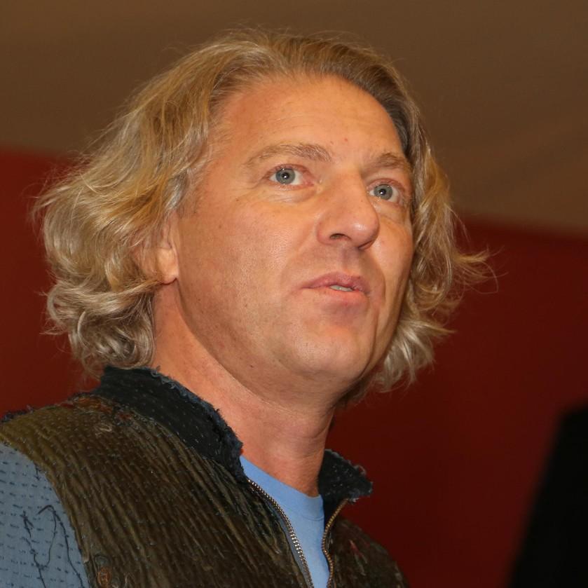 Известна причина смерти ведущего и режиссера Александра Олейникова