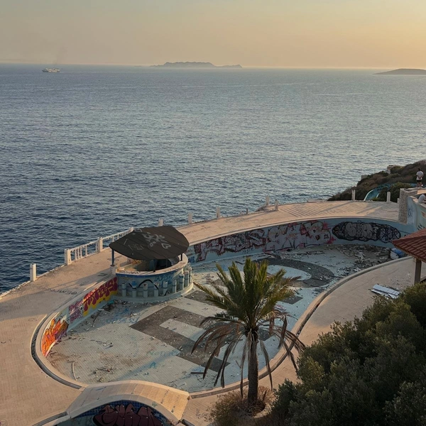 Заброшенный отель Aquapark | Источник: Елизавета Пенкина