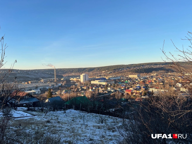 Высокое здание как раз относится к заводу | Источник: Андрей Бирюков / UFA1.RU