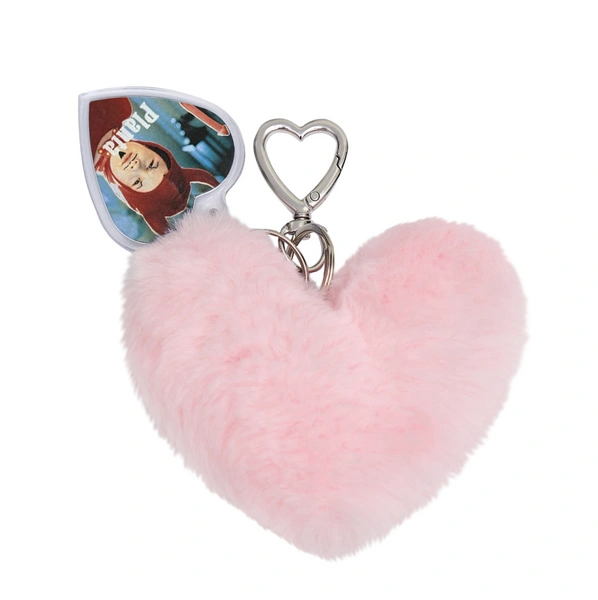 Planta Rosa брелок Heart KeychainПушистые сердечки еще никогда не выходили из моды. Милый и стильный брелок станет отличным подарком. Единственная поправимая трудность — выбрать, что же именно он украсит: может быть, это будет сумка, а, возможно, ключи. Отличное ежедневное напоминание партнеру о том, что ваша любовь к нему нежная, сильная и неизменная.