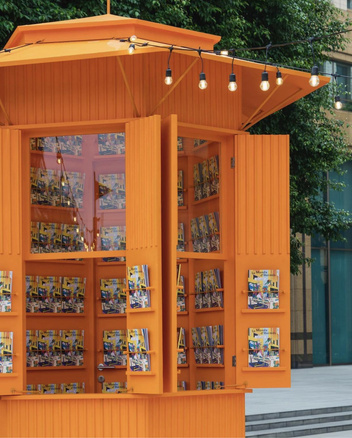 Оранжевое настроение: Hermès открыл в Алматы парижский киоск