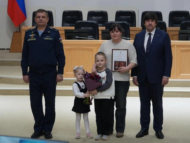 На снимке — момент церемонии награждения, прошедшей в здании городской администрации. | Источник: Максим Афнасьев / 72.RU 