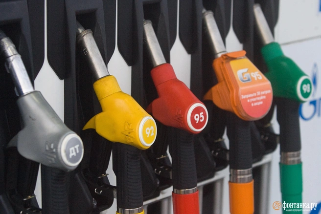 Жалобы на нехватку топлива поступают из разных регионов России | Источник: Сергей Коньков / FONTANKA.RU