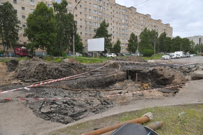 Улицу Дзержинского в Архангельске перекрыли из-за ремонта водопровода
