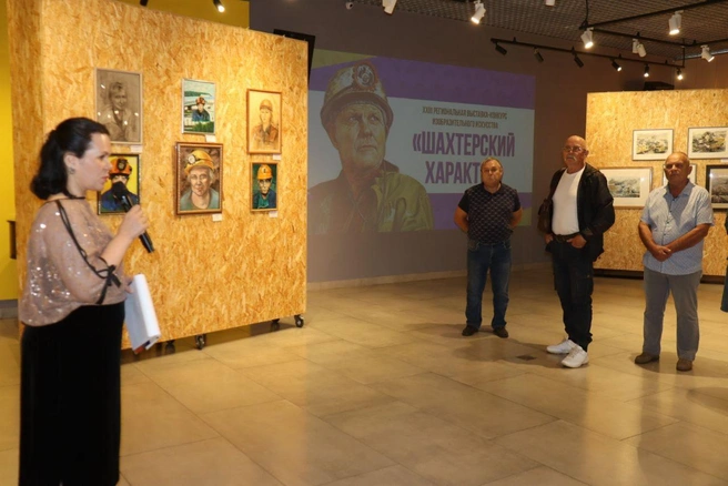 В экспозиции представлены живопись, графика, декоративно‑прикладное искусство, скульптура и другие жанры | Источник: www.10kanal.ru