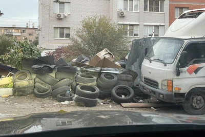 Волгоградцы просят убрать свалку у домов на Карла Маркса