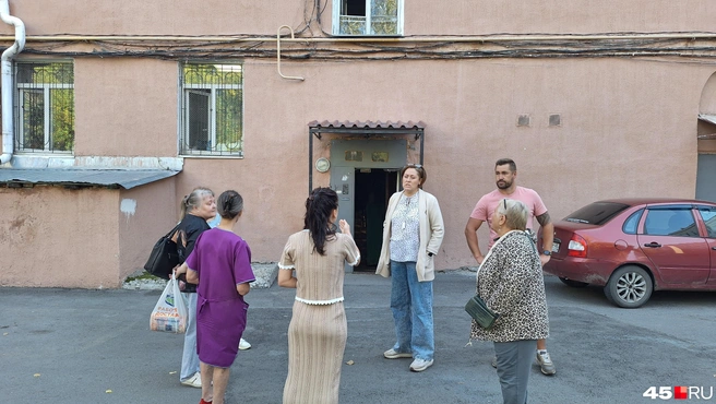 Небольшая встреча жильцов и директора УК «Союз» не обошлась без взаимных претензий | Источник: Александр Лисихин / 45.RU 