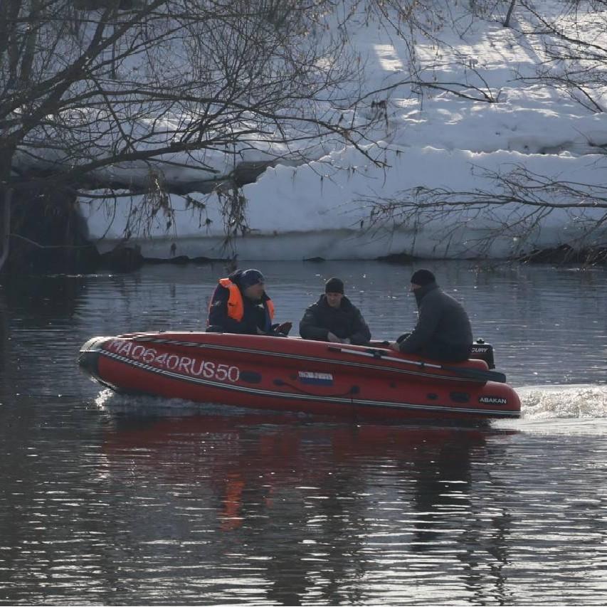 «Весь город плачет, всем городом будем хоронить». Как трагедия с тремя детьми, пропавшими в Москве-реке, объединила людей