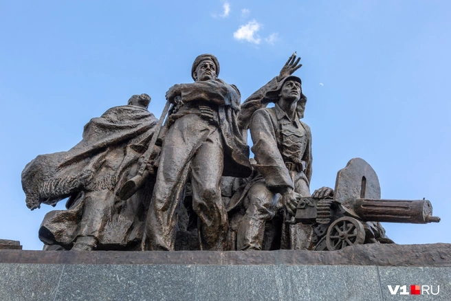 Формально, памятник отремонтировали досрочно | Источник: Константин Завриков / V1.RU