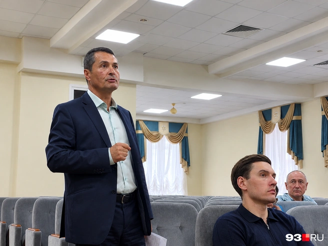На фото&nbsp;— Андрей Галандарев, супруг Оксаны и ее представитель в суде. Андрей сам скрупулезно проверял документы перед покупкой, но это не помогло | Источник: Екатерина Железнова / 93.RU