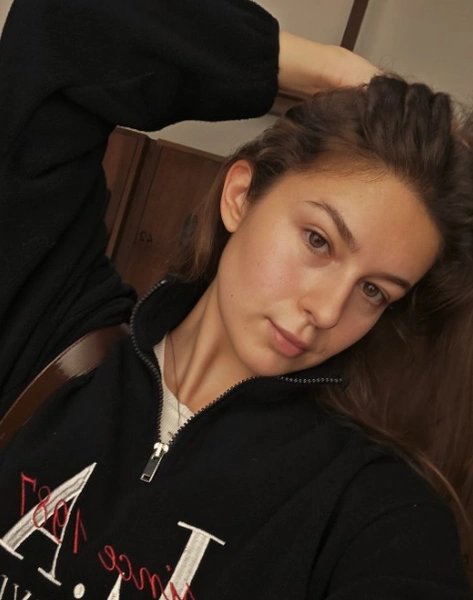 Лиза Садагова | www.starhit.ru