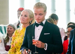 Кронпринц Норвегии Хокон высказался о суде над своим пасынком Мариусом Боргом Хейби по делу об изнасилованиях