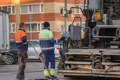 В Вологде начался ямочный ремонт дорог асфальтобетонной смесью